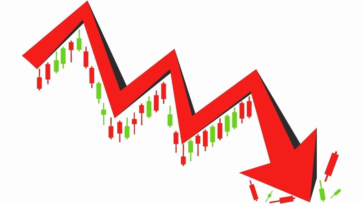 A descending red arrow alongside candlestick patterns