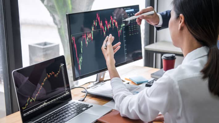 A woman trading on her laptop