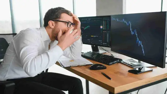 A trader was dismayed by a loss depicted on a trading chart displayed on his computer.