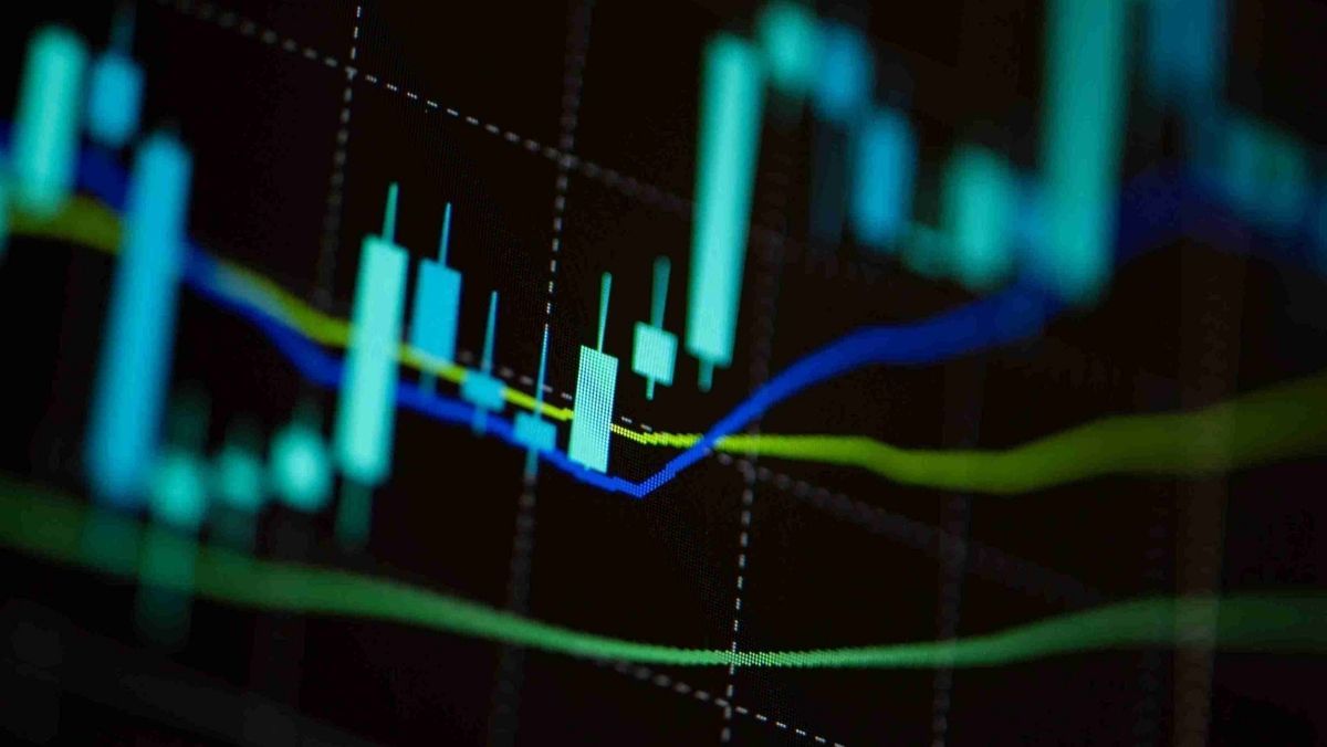 Two line intersection bright coloured candlestick patterns