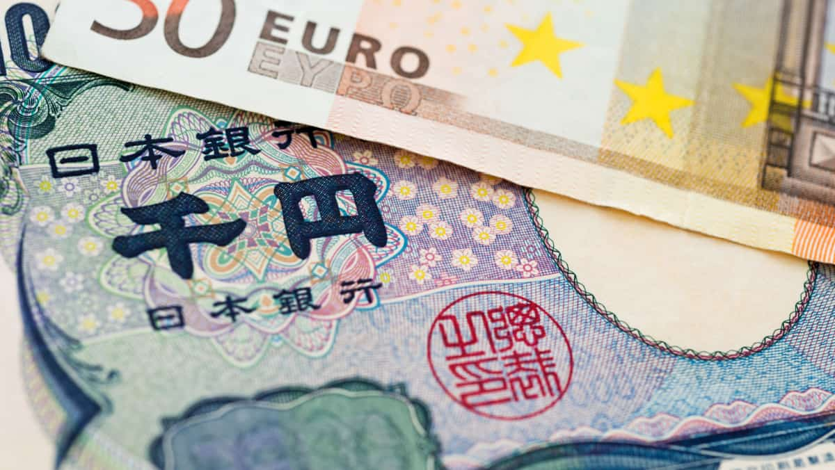 Euro to yen hits 15-year highs as markets eye intervention by Tokyo