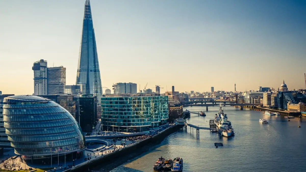 FTSE 100 index jumps above 8,300 for fresh high ahead of BoE meeting