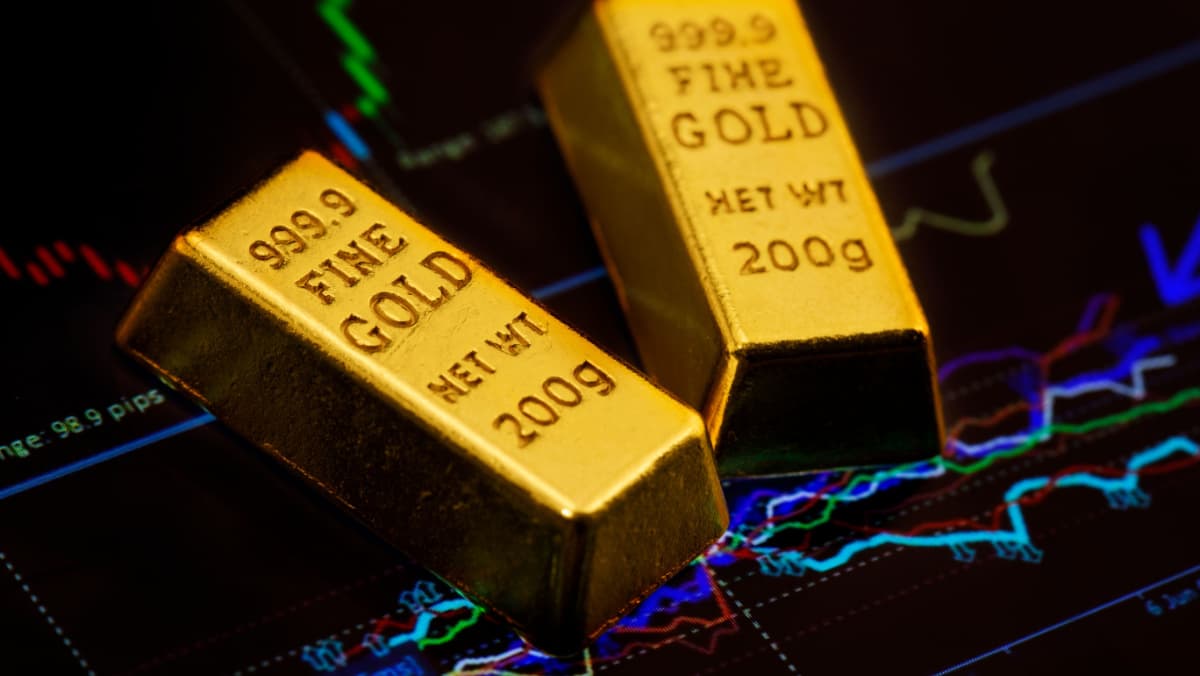 Gold prices are rallying on geopolitical concerns as the dollar