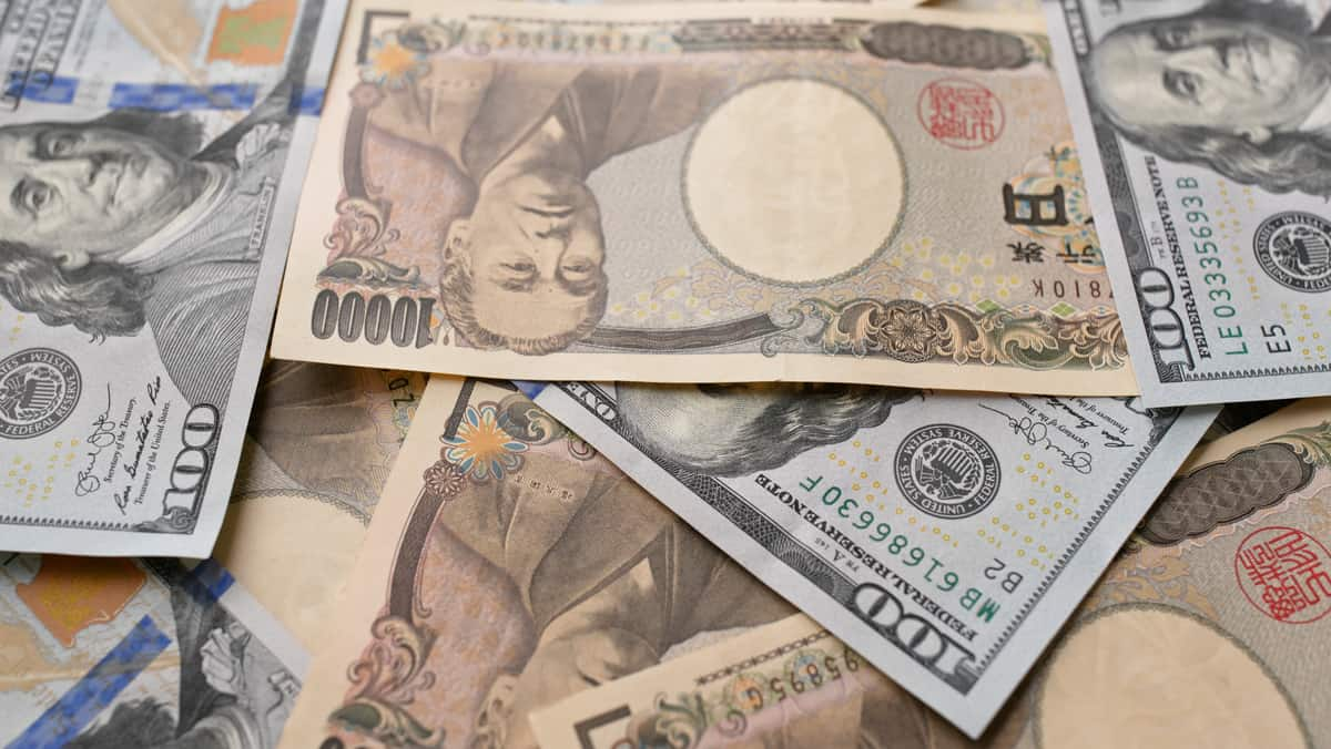 usd-and-japanese-yen-width-1200-format-jpeg.jpg